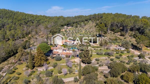 PIGNANS - SUPERBE PROPRIÉTÉ DE 360M2 AVEC 2 MAISONS ET APPARTEMENT INDÉPENDANT, ANNEXES, PISCINE 8X4m, CUISINE D'ÉTE, GARAGE, TERRAIN DE 1.8Ha AVEC VUE DEGAGÉE