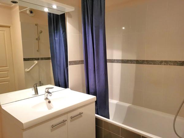 Vente                                                      Appartement
                        
                     2 pièces                      43 m2                     à Pessac