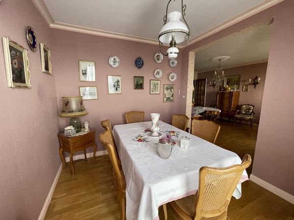 Appartement T5 spacieux avec loggia, cave et stationnement