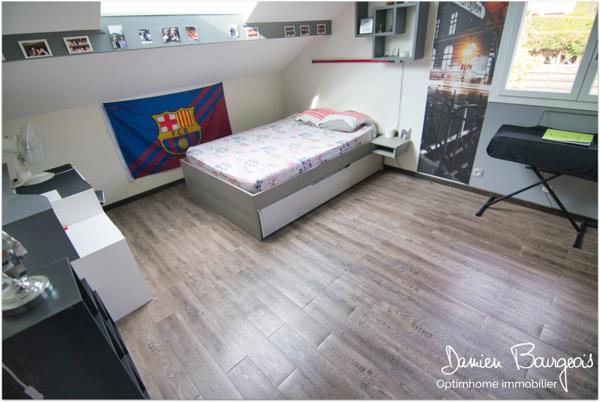 Maison de 153 m² (293 m² utiles) sur 1150 m² de terrain avec piscine et pool house