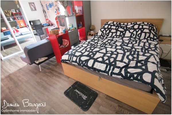 Maison de 153 m² (293 m² utiles) sur 1150 m² de terrain avec piscine et pool house