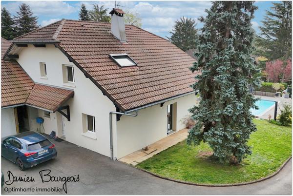 Maison de 153 m² (293 m² utiles) sur 1150 m² de terrain avec piscine et pool house