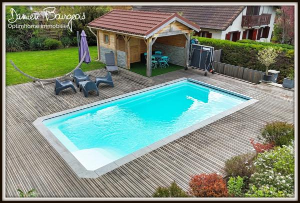 Maison de 153 m² (293 m² utiles) sur 1150 m² de terrain avec piscine et pool house