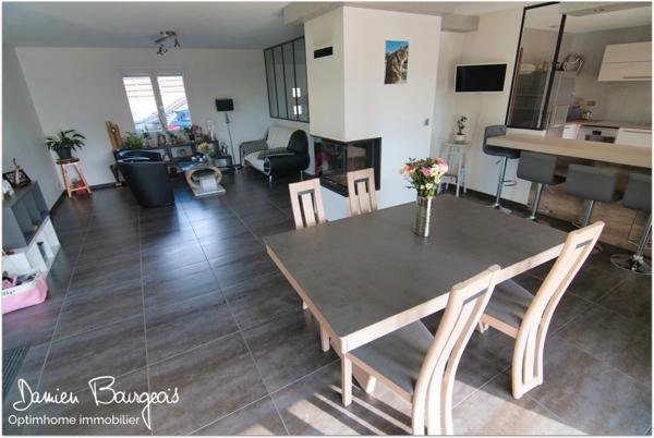 Maison de 153 m² (293 m² utiles) sur 1150 m² de terrain avec piscine et pool house