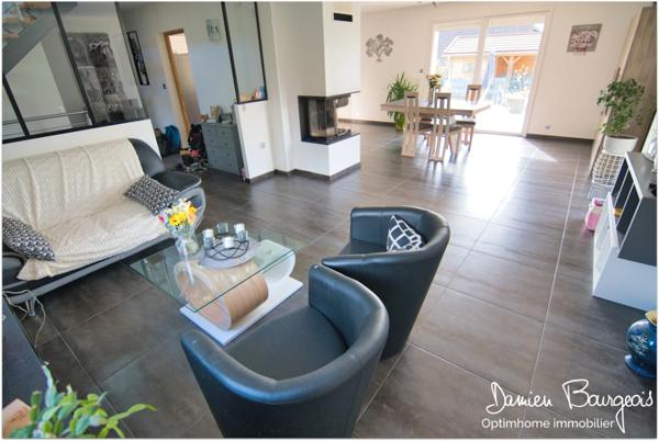 Maison de 153 m² (293 m² utiles) sur 1150 m² de terrain avec piscine et pool house