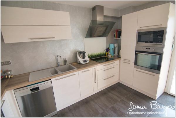 Maison de 153 m² (293 m² utiles) sur 1150 m² de terrain avec piscine et pool house