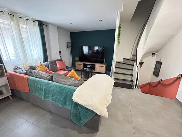 À louer - Charmante maison de village T3 d'environ 80 m² - Vinassan