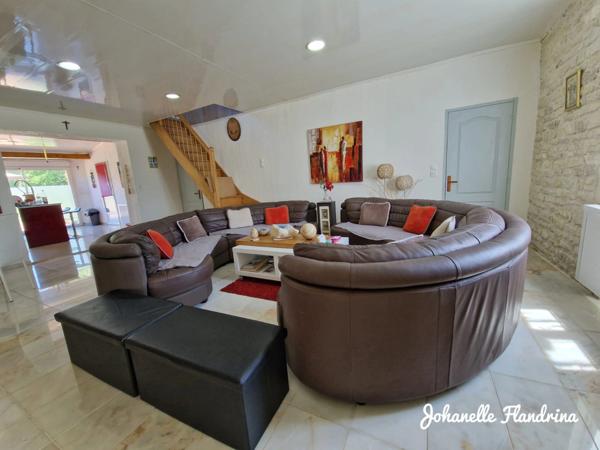 Aujac, charmante maison rénovée, 6 chambres, magnifique jardin