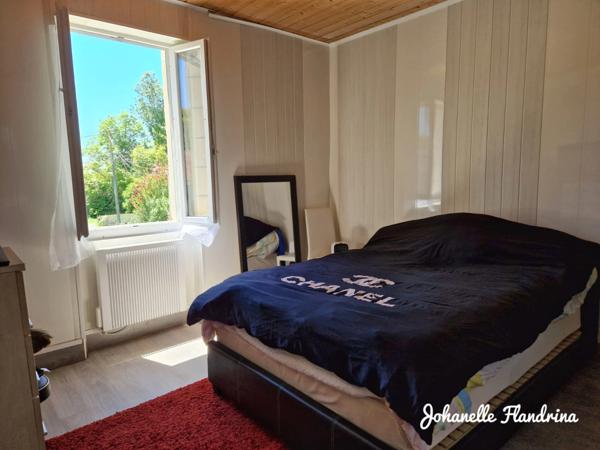 Aujac, charmante maison rénovée, 6 chambres, magnifique jardin