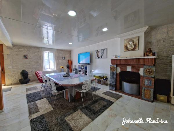 Aujac, charmante maison rénovée, 6 chambres, magnifique jardin