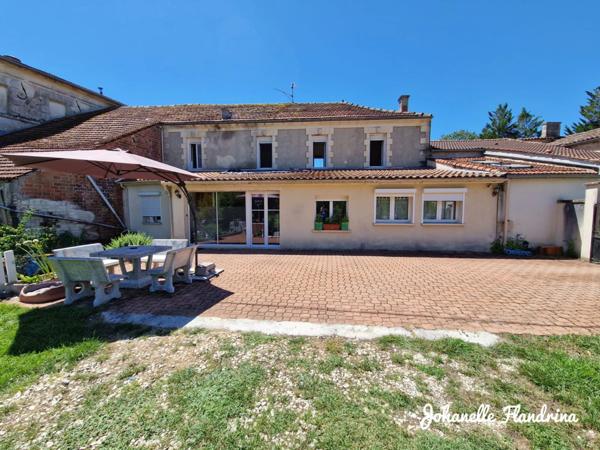 Aujac, charmante maison rénovée, 6 chambres, magnifique jardin