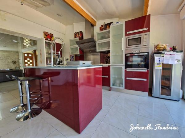 Aujac, charmante maison rénovée, 6 chambres, magnifique jardin