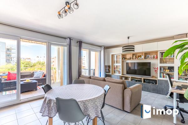 Lumineux 3 pièces avec extérieur et parking