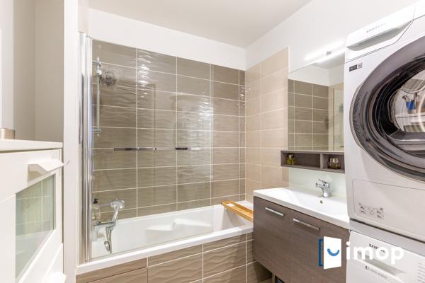 Lumineux 3 pièces avec extérieur et parking