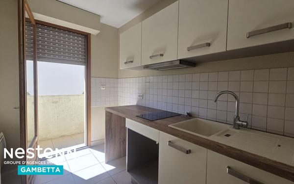 Appartement Montauban  T2, une chambre, une grande terrasse et un garage