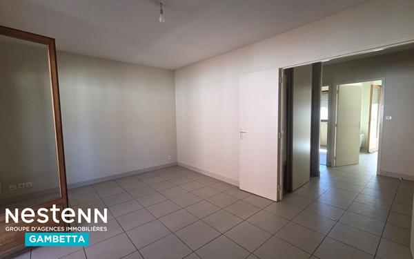 Appartement Montauban  T2, une chambre, une grande terrasse et un garage
