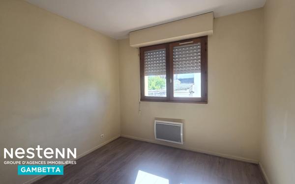 Appartement Montauban  T2, une chambre, une grande terrasse et un garage