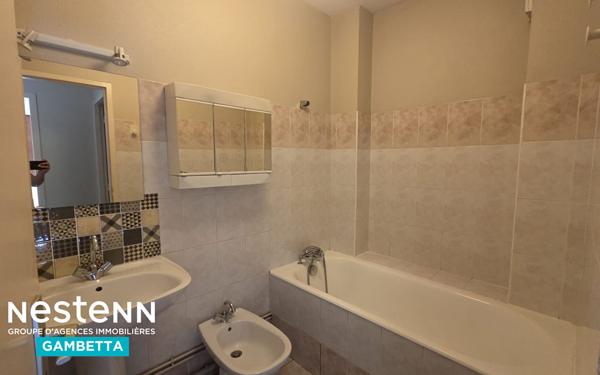 Appartement Montauban  T2, une chambre, une grande terrasse et un garage