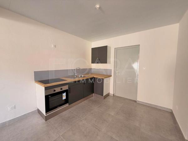 Location Appartement 3 Pièce(s) MACOURIA (97355) 921 €