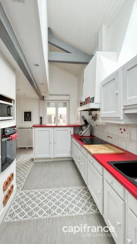 RARE AU BOUSCAT : VILLA ART DÉCO INDEPENDANTE DE 220 M² AU SOL AVEC PISCINE, GARAGE ET STATIONNEMENTS PRIVATIFS