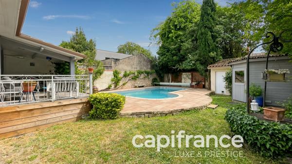 RARE AU BOUSCAT : VILLA ART DÉCO INDEPENDANTE DE 220 M² AU SOL AVEC PISCINE, GARAGE ET STATIONNEMENTS PRIVATIFS