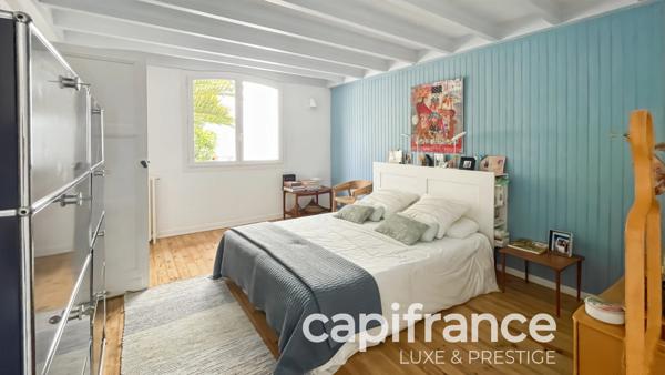 RARE AU BOUSCAT : VILLA ART DÉCO INDEPENDANTE DE 220 M² AU SOL AVEC PISCINE, GARAGE ET STATIONNEMENTS PRIVATIFS