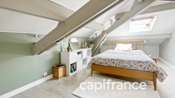 RARE AU BOUSCAT : VILLA ART DÉCO INDEPENDANTE DE 220 M² AU SOL AVEC PISCINE, GARAGE ET STATIONNEMENTS PRIVATIFS