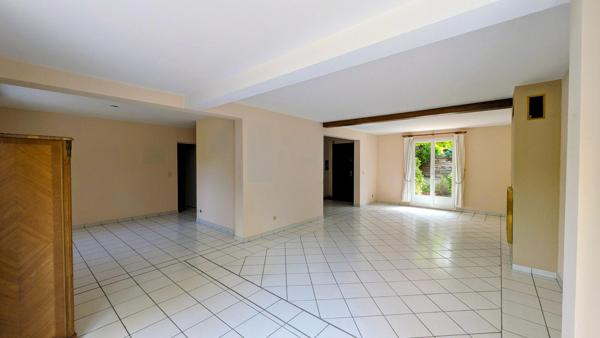 Maison à CHARBONNIERES-LES-BAINS, 69260 - 6 pièces 168m²