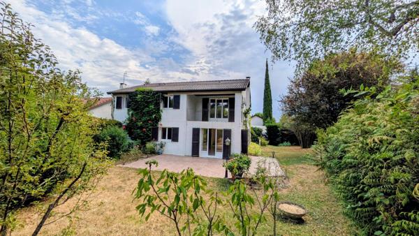 Maison à CHARBONNIERES-LES-BAINS, 69260 - 6 pièces 168m²