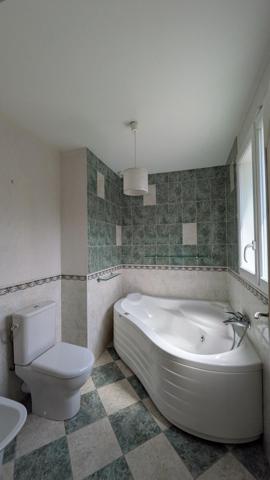 Maison à CHARBONNIERES-LES-BAINS, 69260 - 6 pièces 168m²