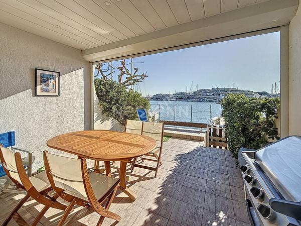 PORT CAMARGUE, Marina de type P3 Cabine en duplex de 62m² environ.