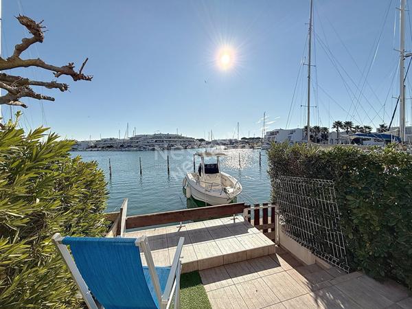 PORT CAMARGUE, Marina de type P3 Cabine en duplex de 62m² environ.