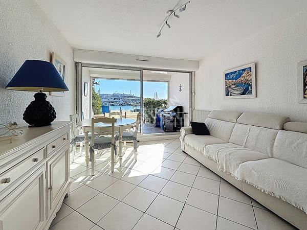PORT CAMARGUE, Marina de type P3 Cabine en duplex de 62m² environ.
