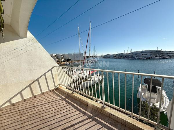 PORT CAMARGUE, Marina de type P3 Cabine en duplex de 62m² environ.