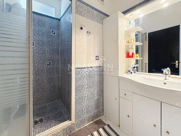 PORT CAMARGUE, Marina de type P3 Cabine en duplex de 62m² environ.