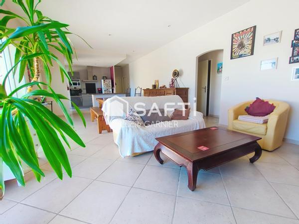 Maison 6 pièces de 138 m² avec hangar professionnel de 128 m² sur 1244 m² de parcelle