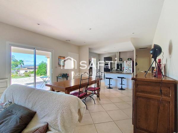 Maison 6 pièces de 138 m² avec hangar professionnel de 128 m² sur 1244 m² de parcelle