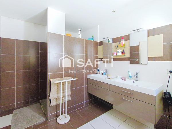 Maison 6 pièces de 138 m² avec hangar professionnel de 128 m² sur 1244 m² de parcelle