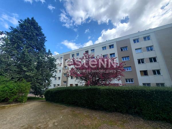 A vendre appartement familiale de 5 pièces 3 chambres, centre ville de Chilly-Mazarin proche des commerces et des axes routiers