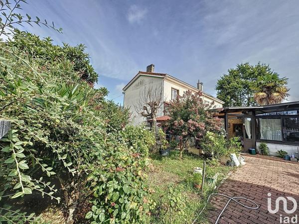 Maison 4 pièces de 138 m² à Saint-Michel (16470)