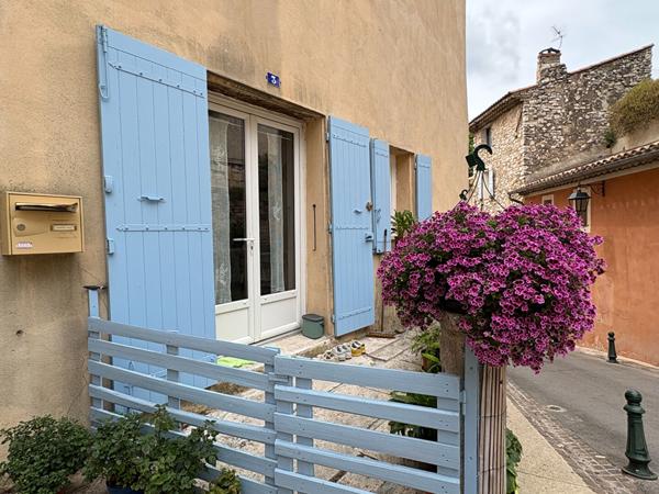 Immeuble 3 appartements 140 m2 + garage et terrasse centre historique Eguilles