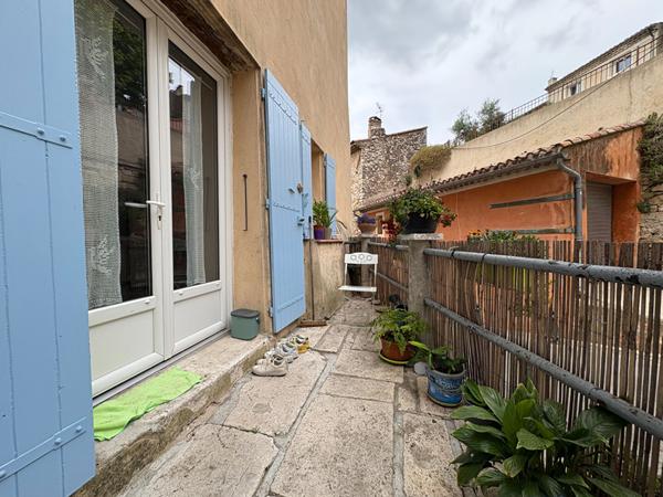 Immeuble 3 appartements 140 m2 + garage et terrasse centre historique Eguilles