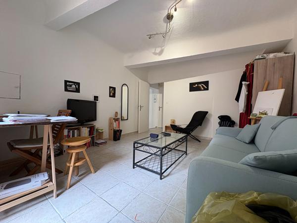 Immeuble 3 appartements 140 m2 + garage et terrasse centre historique Eguilles