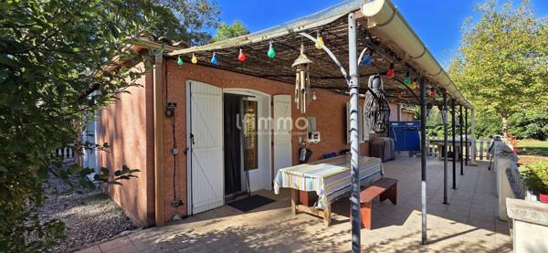 Villa de plain-pied avec piscine et grand terrain arboré