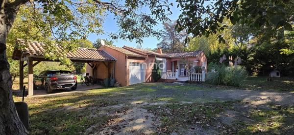 Villa de plain-pied avec piscine et grand terrain arboré