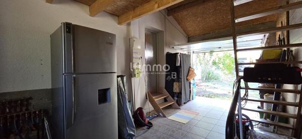 Villa de plain-pied avec piscine et grand terrain arboré