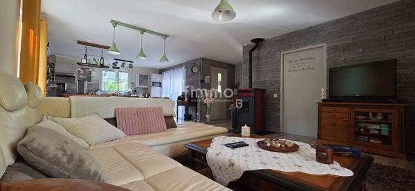 Villa de plain-pied avec piscine et grand terrain arboré