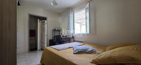 Villa de plain-pied avec piscine et grand terrain arboré