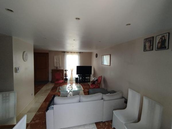 Maison 6 pièces avec garage et jardin