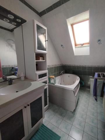 Maison 6 pièces avec garage et jardin